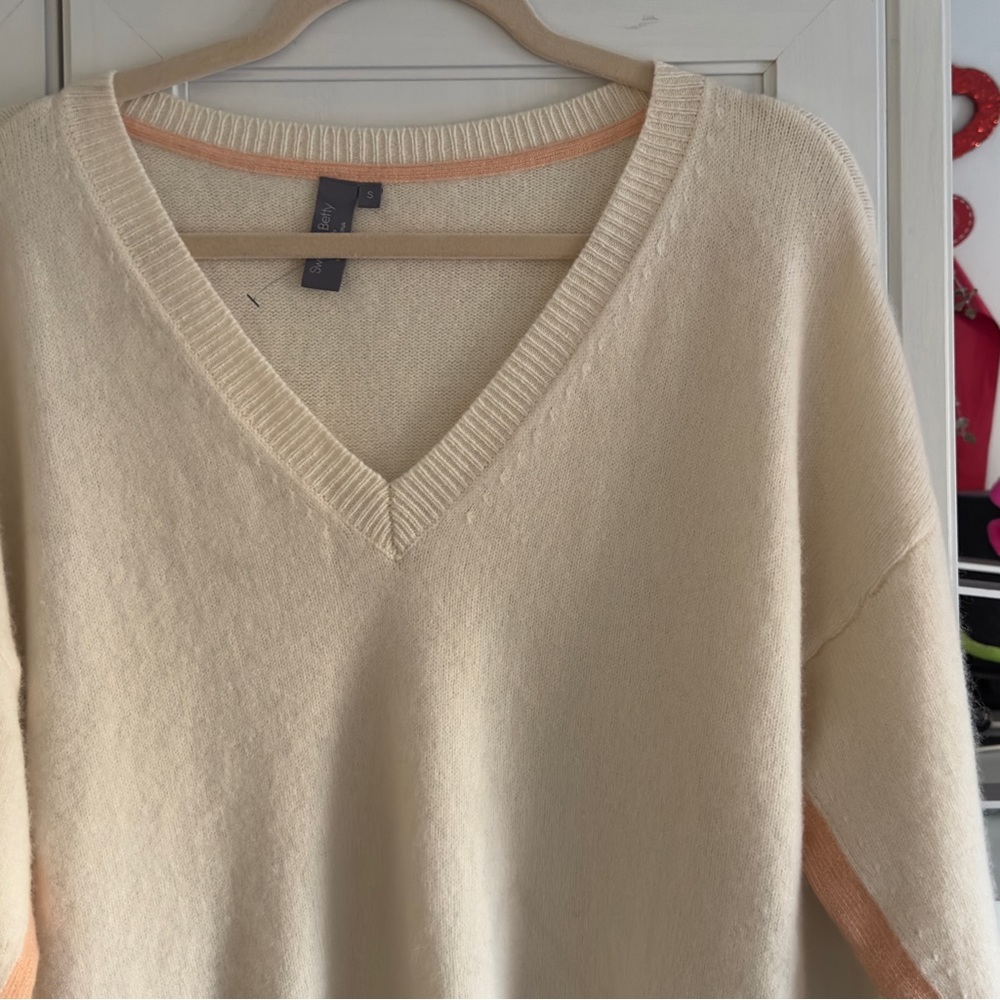 Sweaty Betty Recline Wool V Neck Sweater in Lily White Size Small - Picture 4 of 9